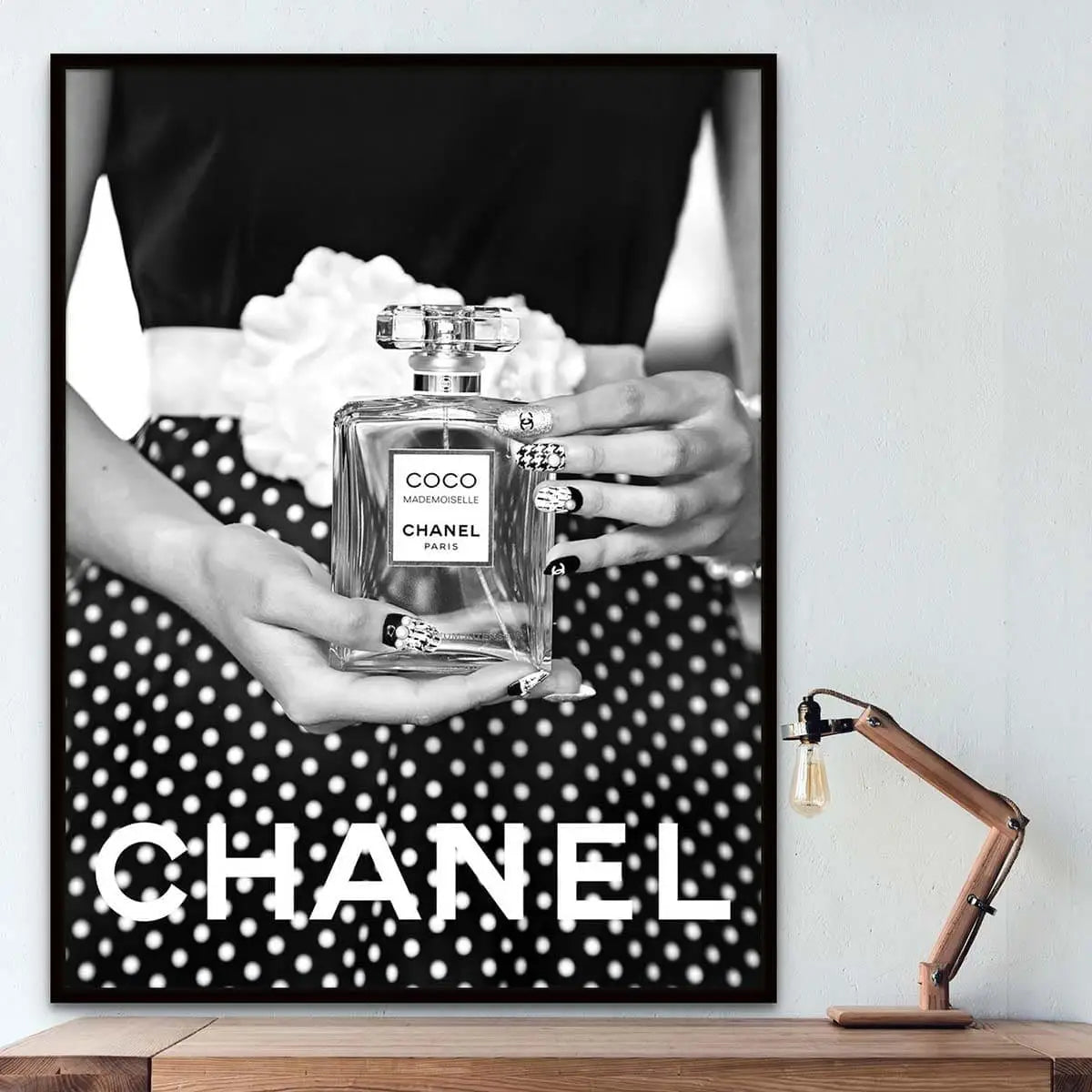 Chanel-Wandbild: Elegante Deko inspiriert vom ikonischen Parfum – Montableaudeco