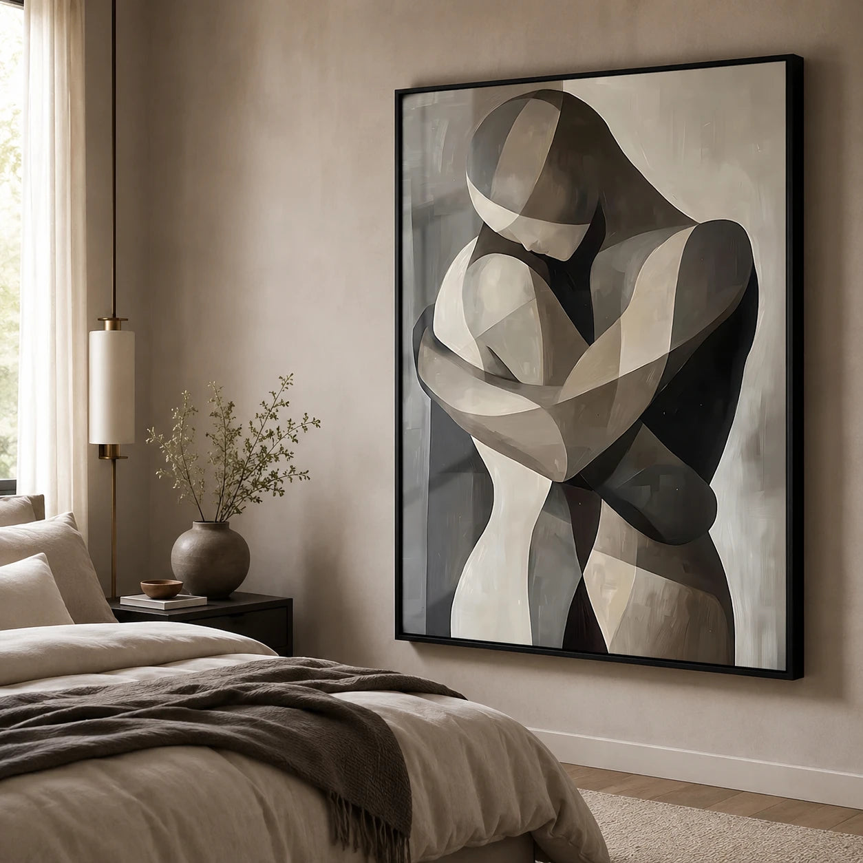 Tableau Amour Abstrait Étreinte Éternelle dans un salon moderne