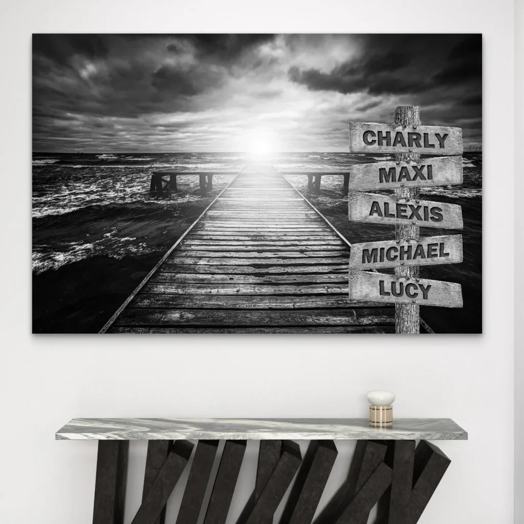 Tableau personnalisé noir et blanc avec prénoms sur chemin en bois
