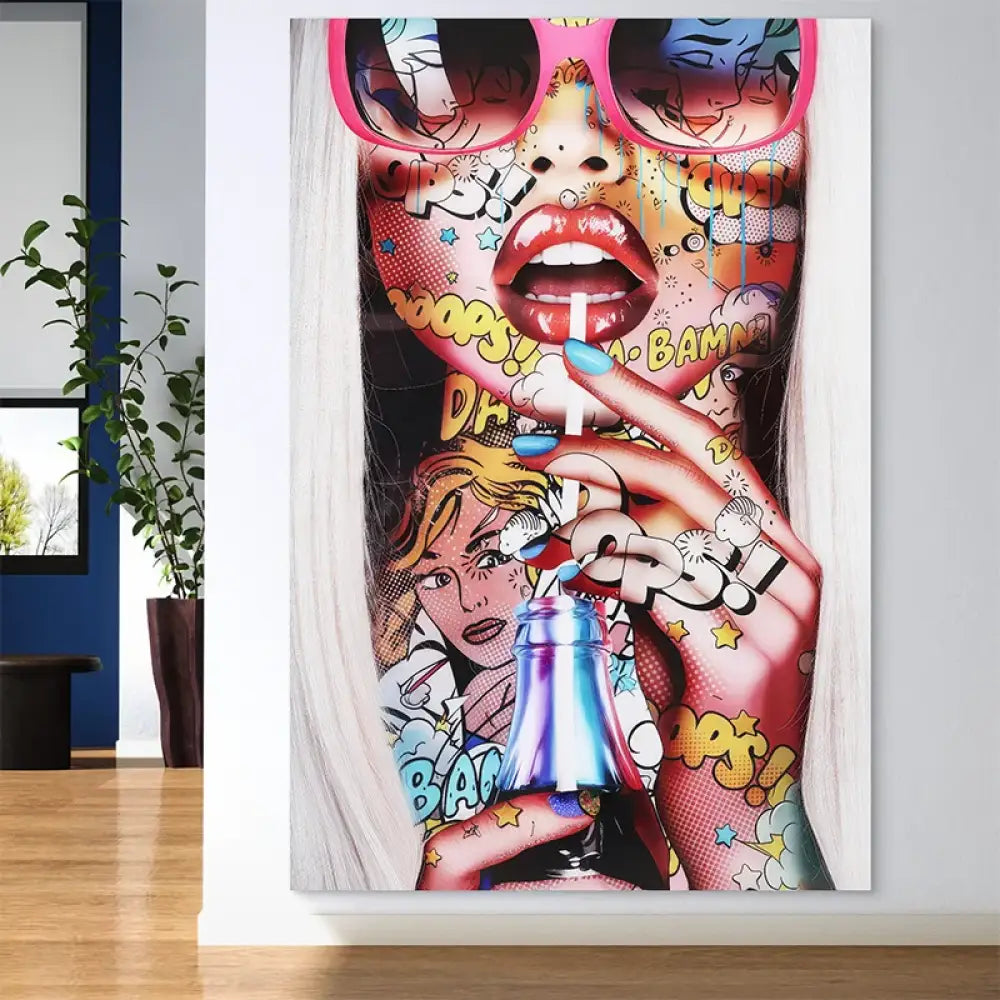 Affiche pop art femme lunettes roses et soda - déco graphique dynamique