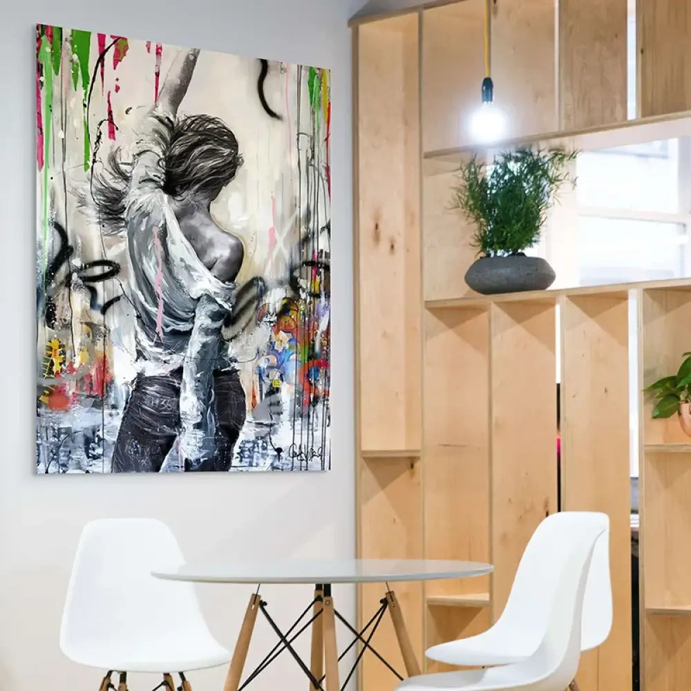 La Danseuse – silhouette féminine de dos, style graffiti