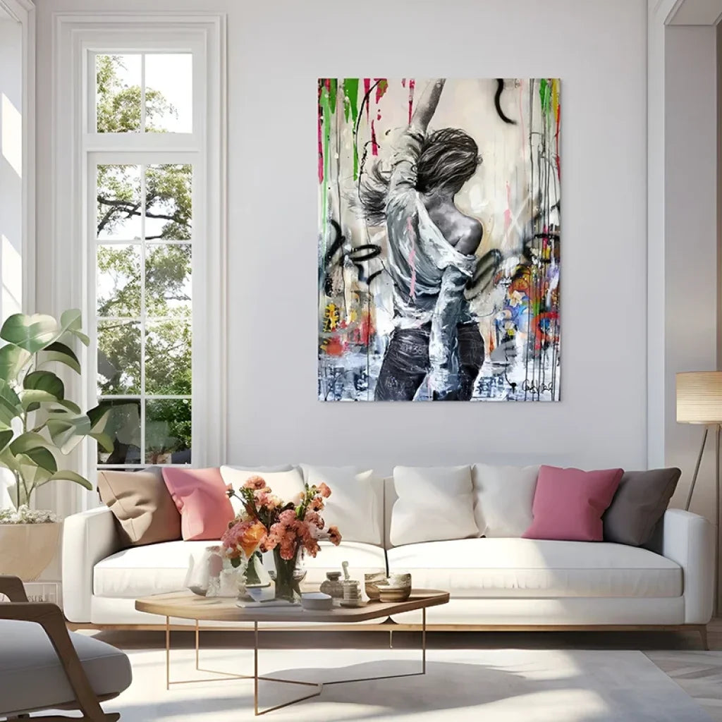 Tableau street art femme de dos, ambiance loft et industrielle