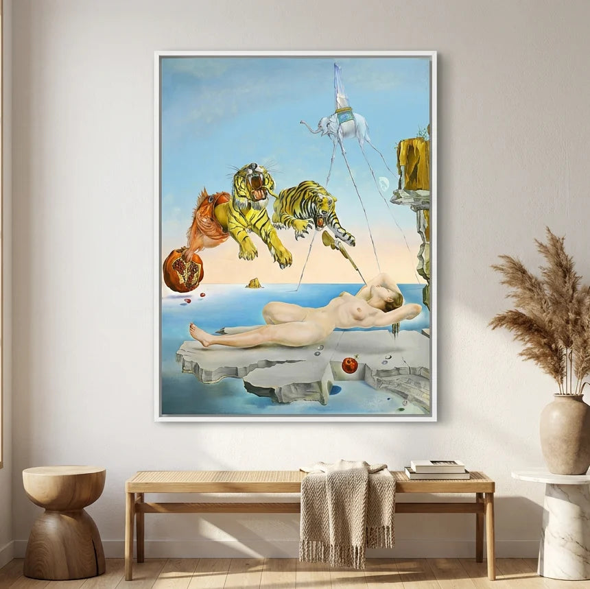 Œuvre artistique surréaliste dans un cadre flottant blanc au style galerie contemporaine.