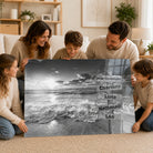 Idée cadeau famille avec prénoms sur panneaux en bord de mer