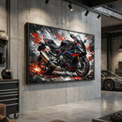 Tableau BMW S1000RR avec cadre flottant noir dans une décoration industrielle moderne.