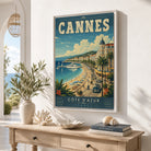 Tableau Cannes Côte d’Azur avec cadre flottant blanc – décoration Riviera