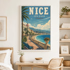 Tableau Nice Côte d’Azur avec cadre flottant blanc – décoration élégante de la Côte d’Azur
