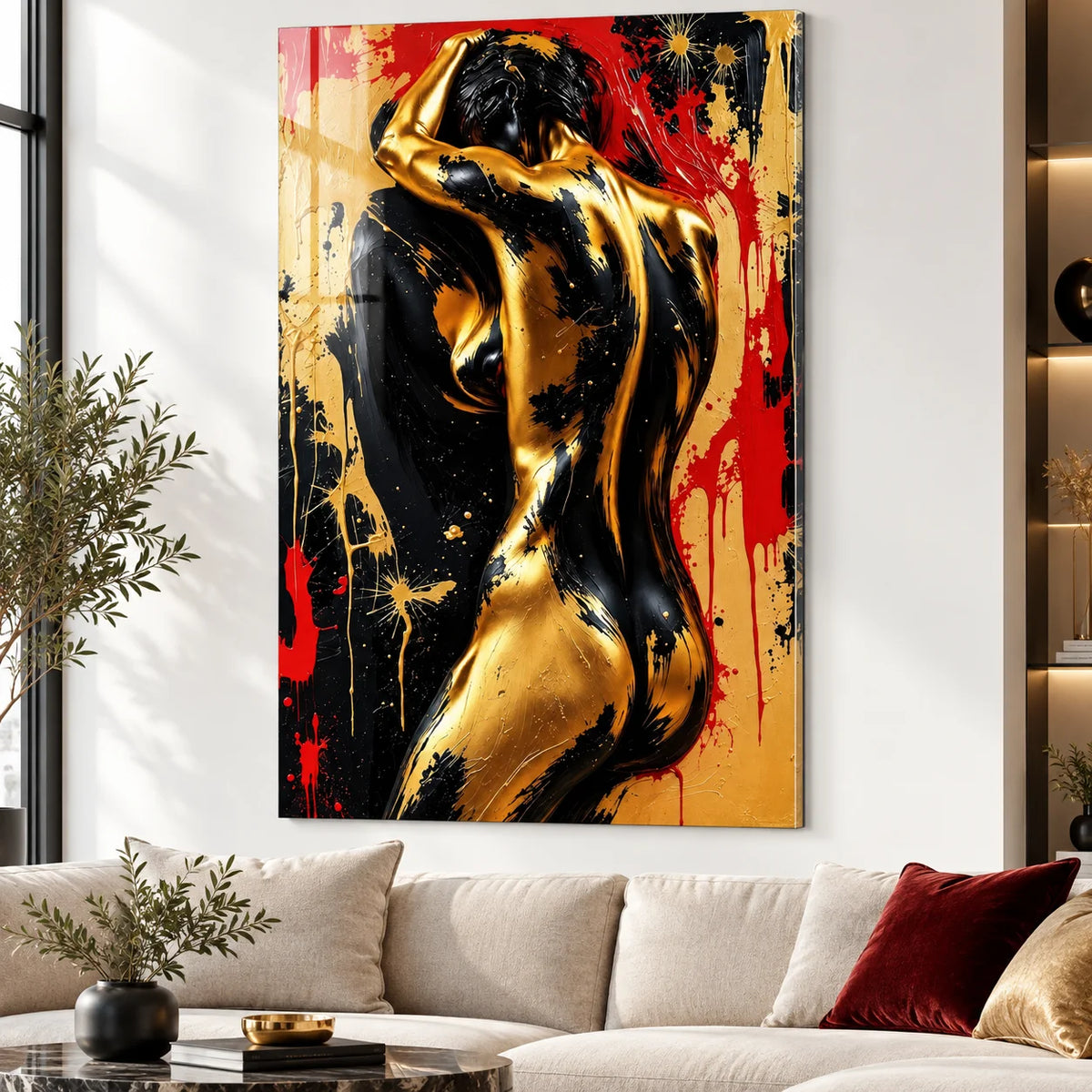 Tableau Sensuel Or et Passion femme dorée sur fond rouge et noir