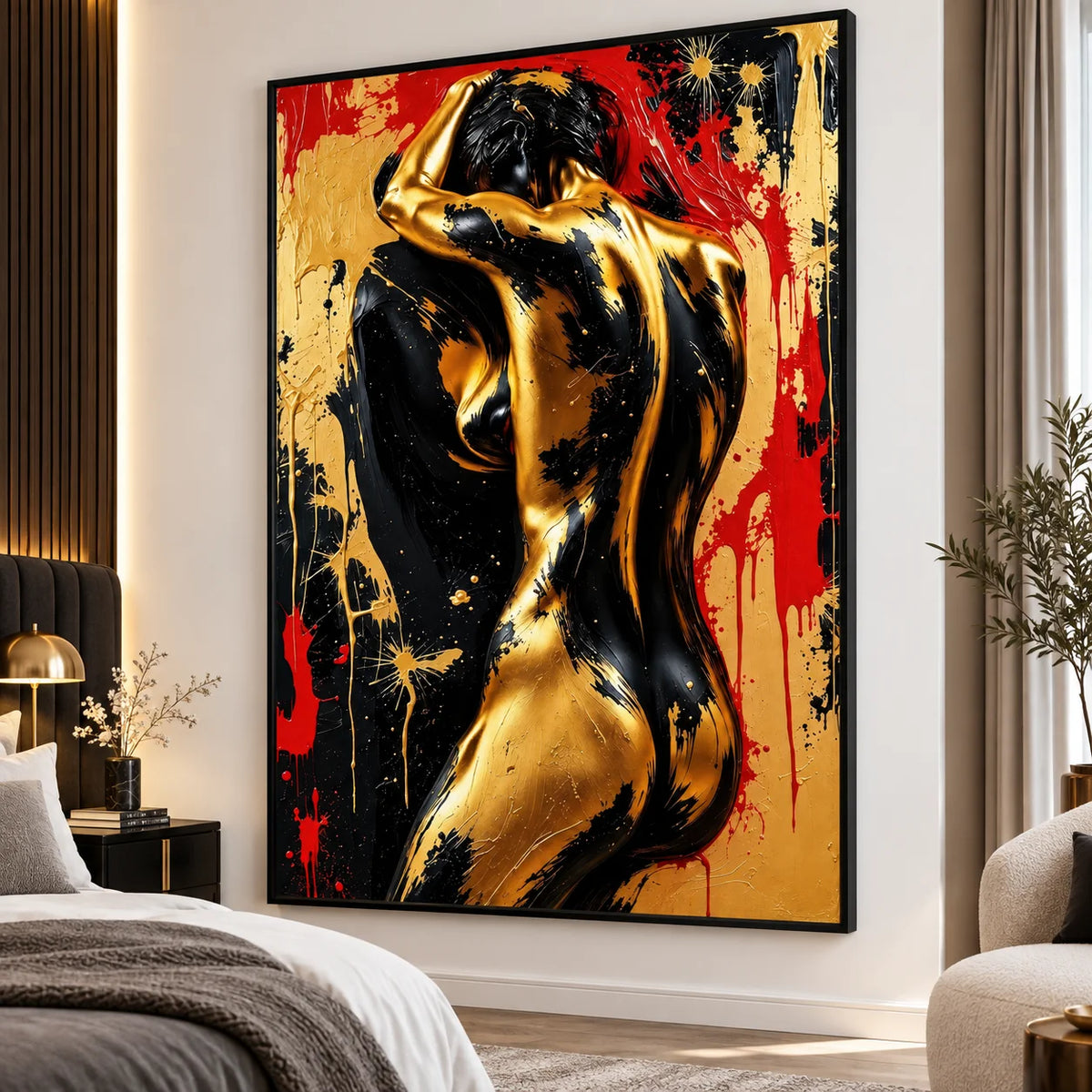 Tableau femme dorée avec cadre flottant noir décoration design