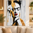 Tableau mural Frida Kahlo dans une chambre aux tons crème et terracotta