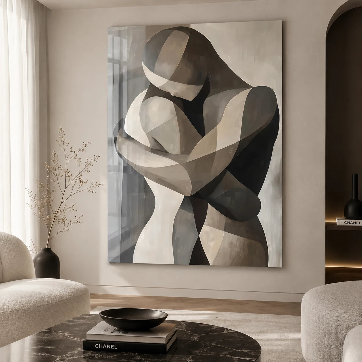Tableau Étreinte Éternelle avec cadre flottant noir dans un salon élégant