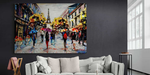 tableau coloré impressionniste représentant une scène de rue parisienne sous la pluie avec la tour eiffel à larrière-plan parfait pour décorer un salon