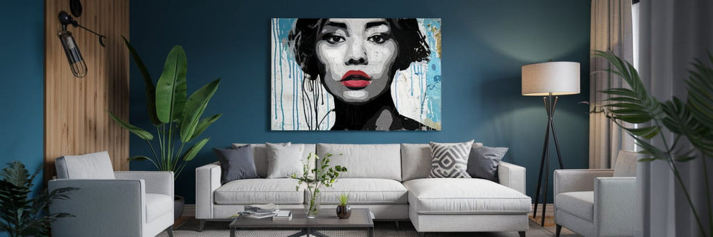 un tableau street art dans un salon moderne où la lumière soulignera les nuances subtiles du street art.