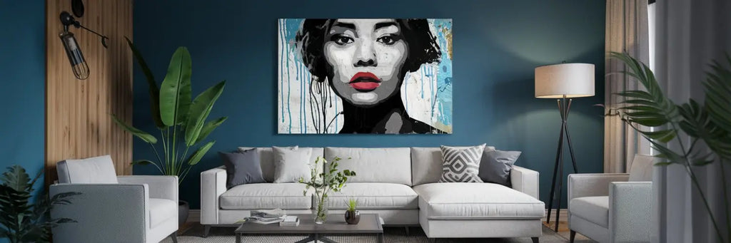 un tableau street art dans un salon moderne où la lumière soulignera les nuances subtiles du street art.
