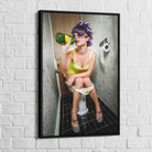 Tableau Femme sur les Toilettes - Montableaudeco