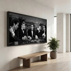 Illustration James Bond – La Partie, hommes en smoking autour d’une table de poker