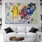 Tableau Kandinsky Jaune Rouge Bleu accroché au-dessus d’un canapé clair