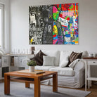 art mural street art kaws graffiti notes contraste noir et néon