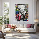 personnage stylisé noir et blanc sur mur street art multicolore