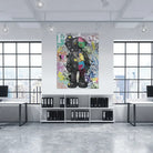 Affiche Kaws street pop, personnage split et lignes calligraphiques