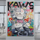 kaws pop graff personnage urbain sur fond coloré typographies