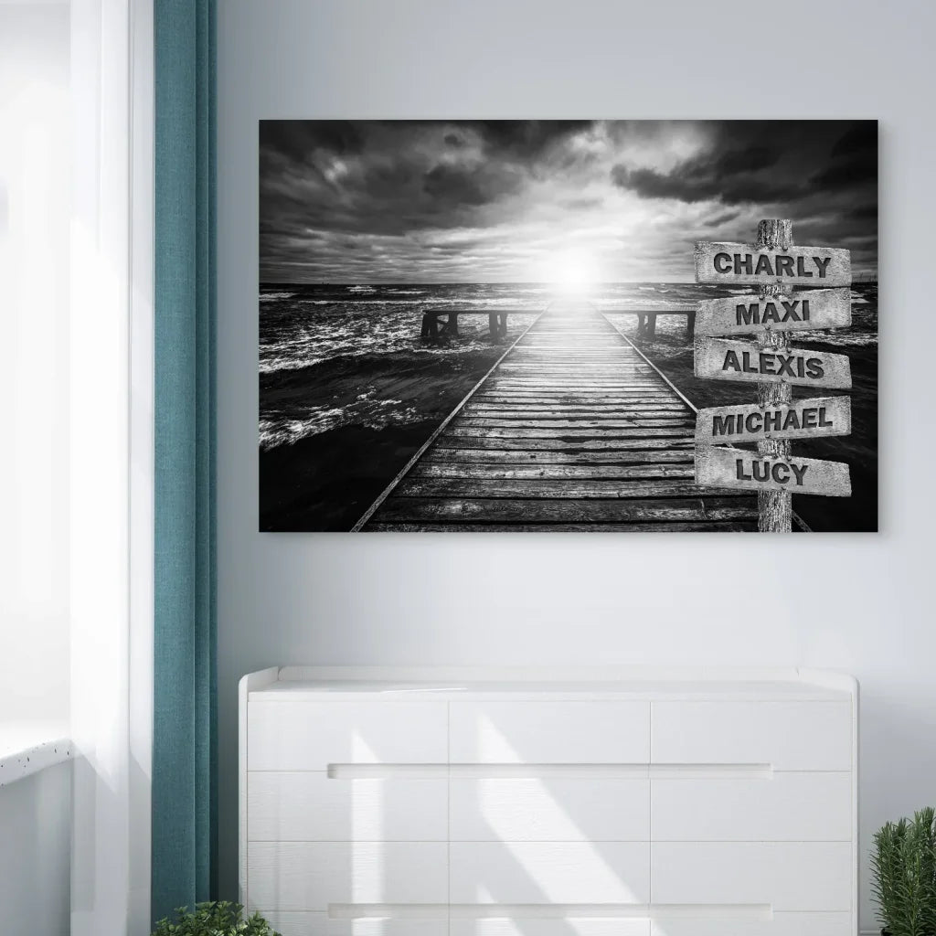 Décoration murale prénoms famille sur ponton en noir et blanc

