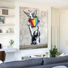 Tableau street art moderne sur mur béton, couleurs vives