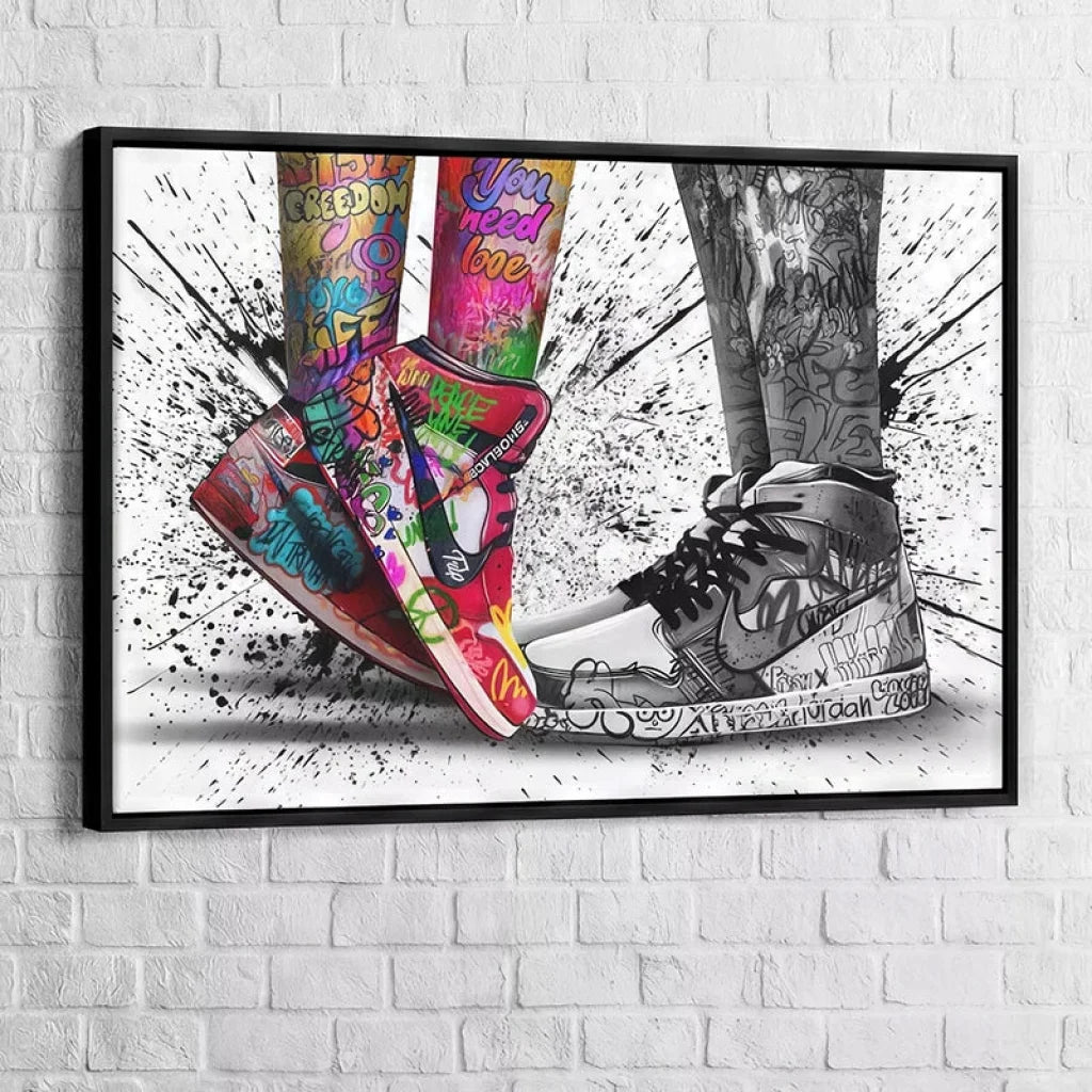 Tableau design Nike avec jambes tatouées en noir et blanc

