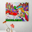 Tableau Vache Colorée En Ville - Montableaudeco