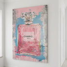 tableau plexiglas brillant flacon parfum bleu et rose